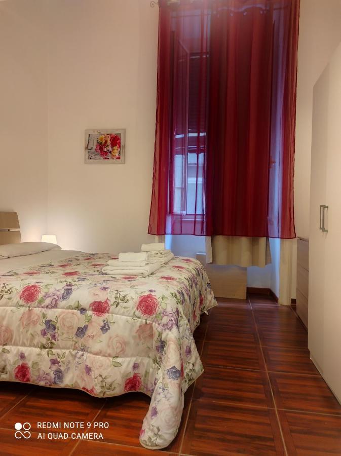 Appartamento Nella Storica Piazza Carlo Iii *