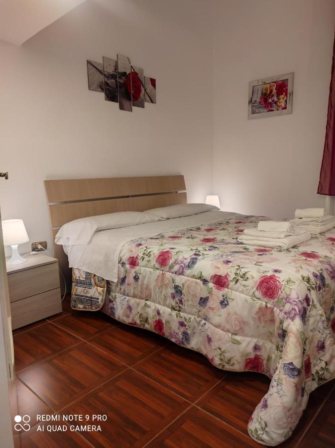 Nella Storica Piazza Carlo Iii