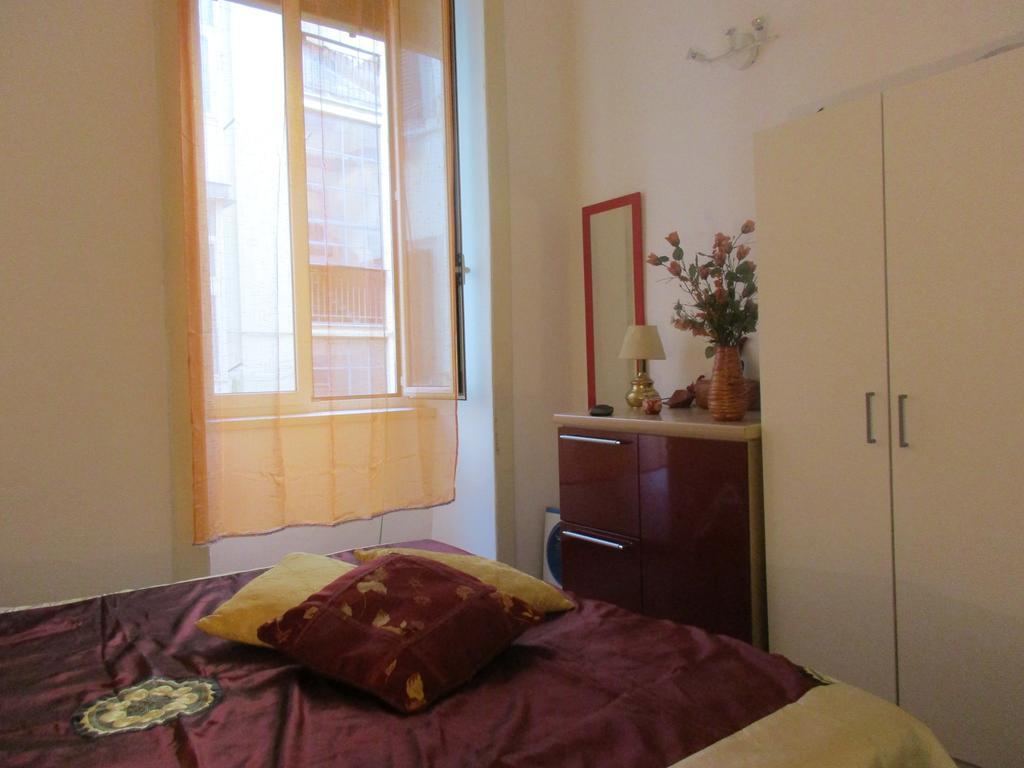 Nella Storica Piazza Carlo Iii Appartement