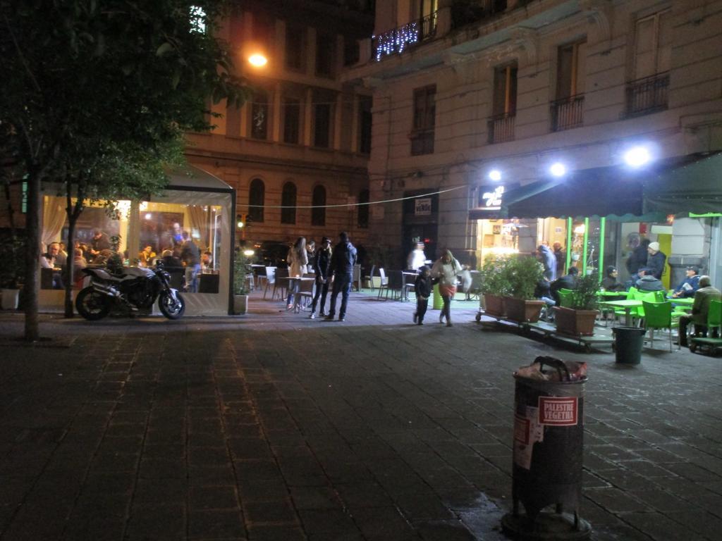 Appartamento Nella Storica Piazza Carlo Iii *