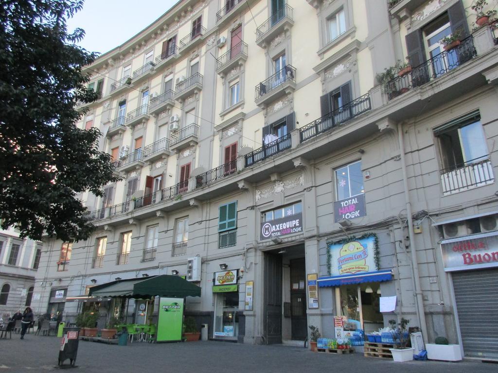 Appartamento Nella Storica Piazza Carlo Iii Napoli
