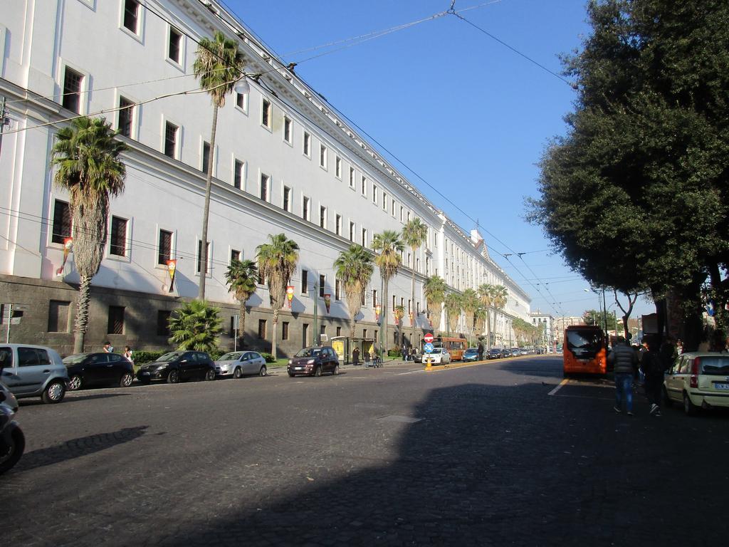 Nella Storica Piazza Carlo Iii Appartamento