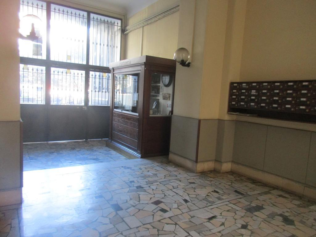 Nella Storica Piazza Carlo Iii * Napels