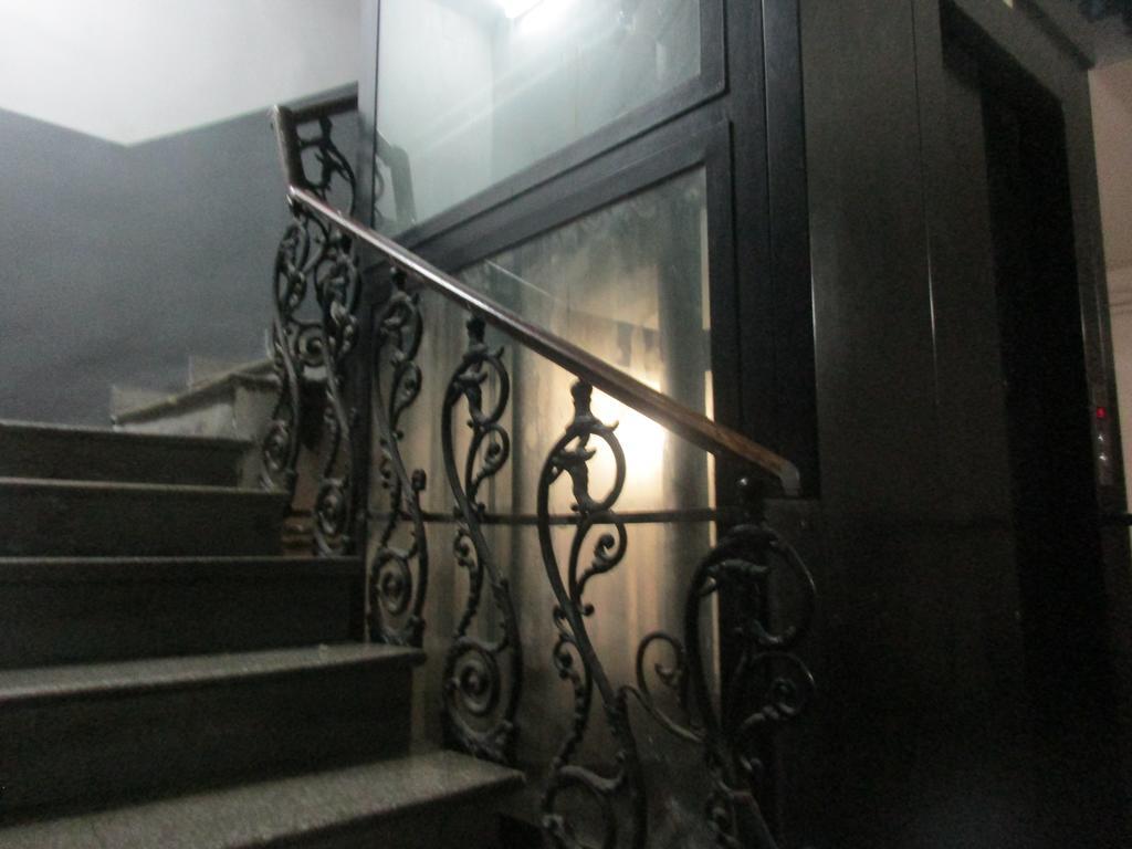 Appartamento Nella Storica Piazza Carlo Iii