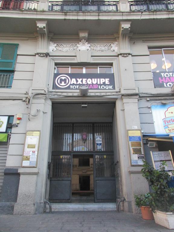 Nella Storica Piazza Carlo Iii Appartement Napels
